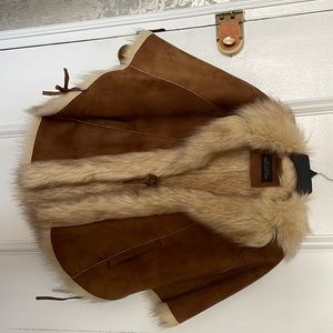Faux fur and suede poncho / cape